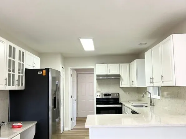 9005 Campbell Creek Dr, Commerce Township, MI 48390