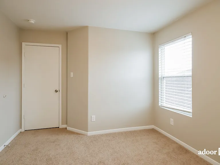 16805 Greenhouse St — Photo 14