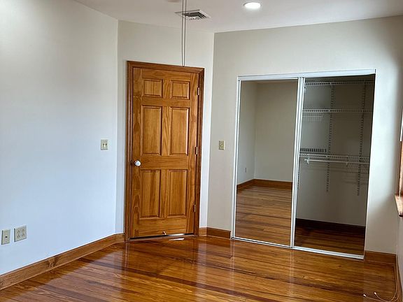 2nd image of 39 Ling St