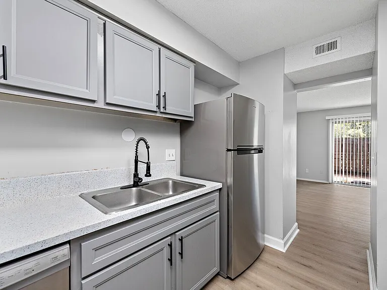 Meadowood Apartments — Photo 2