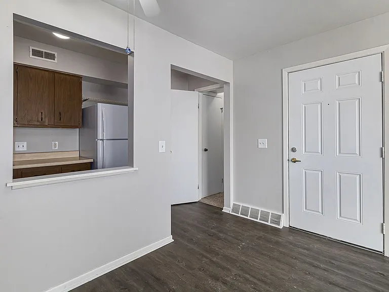 1226 N Hemlock Rd — Photo 5