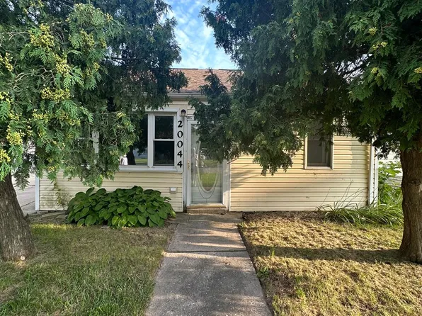 20044 E Eight Mile Rd, Harper Woods, MI 48225