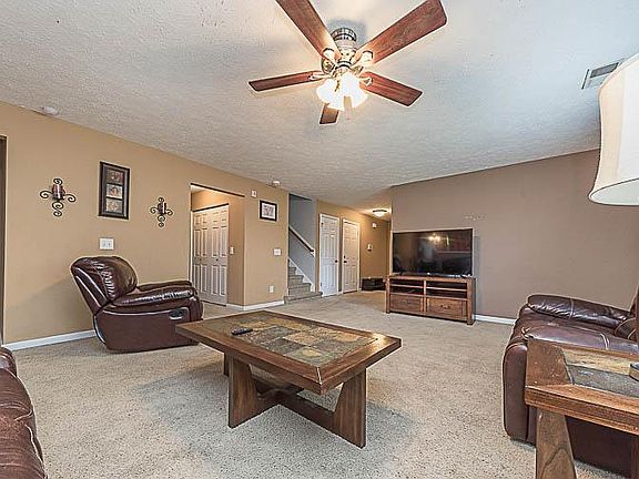 4th image of 609 Blossom Hill Dr