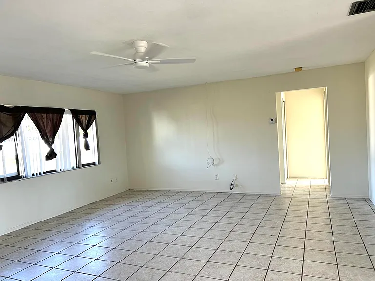 1421 SE 4th Pl — Photo 37