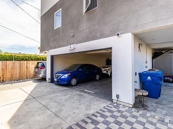 3rd image of 620 N Serrano Ave #620