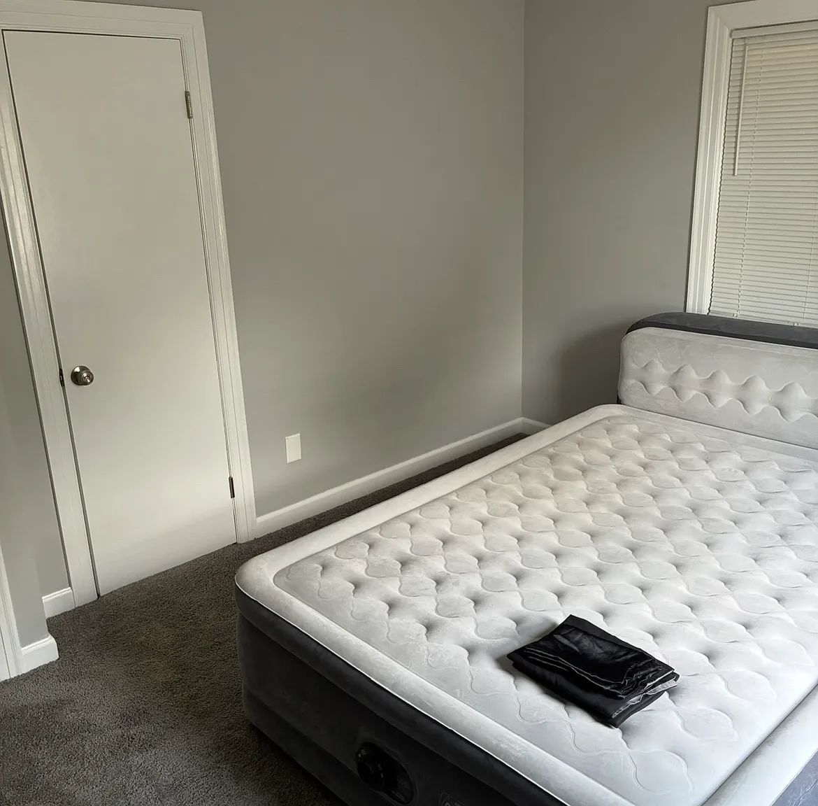 1 bed, 2400 sqft, $700 — Photo 2