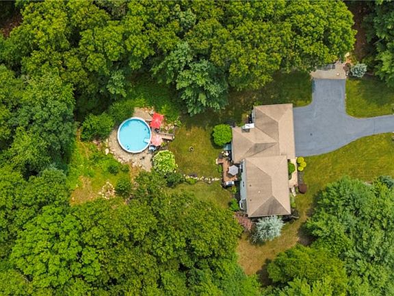 2nd image of 8 Aster Ln