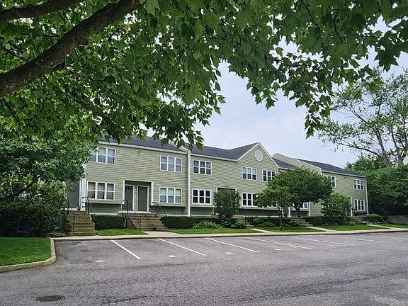 2nd image of 40 Herb Hill Rd APT G