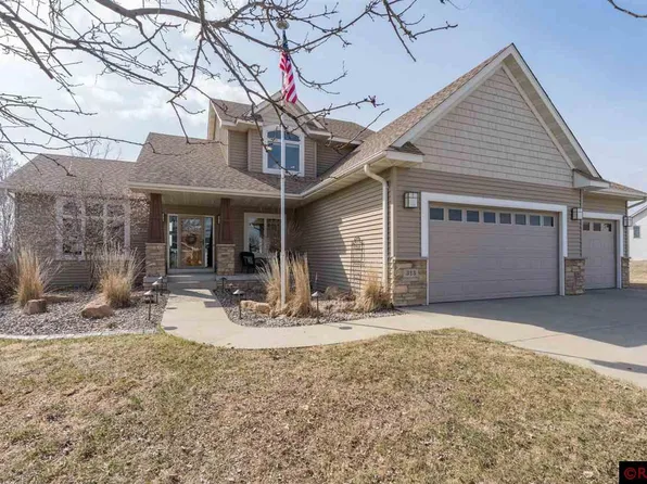 313 Cedar Trail Dr, Le Sueur, MN 56058