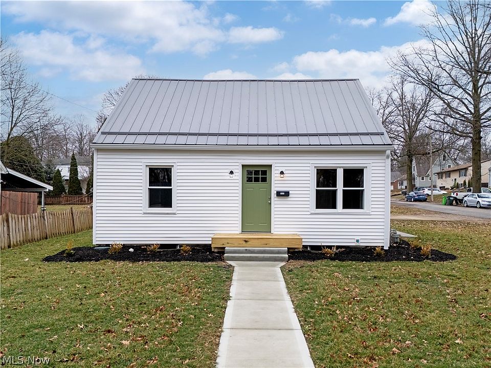 1st image of 145 Meadowvale Ave