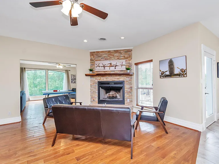 1730 Lakeshore Dr — Photo 5
