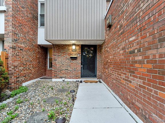 4th image of 2063 Hyde Park Rd