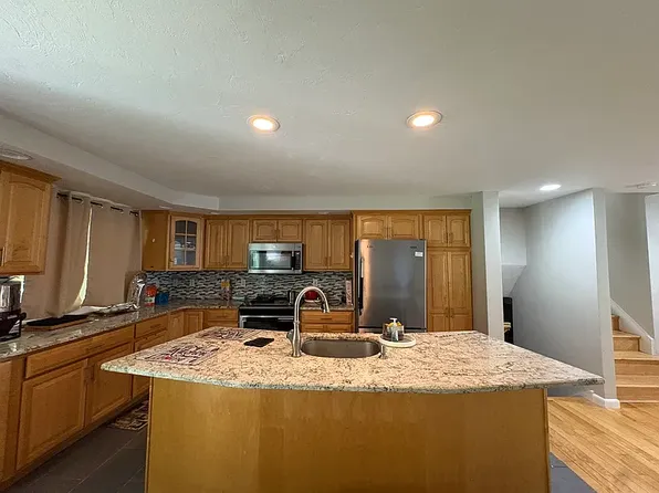 54 Bumble Bee Cir, Shrewsbury, MA 01545