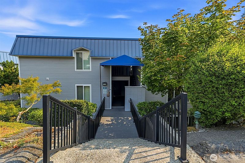 5th image of 924 Shorewood Drive #D39