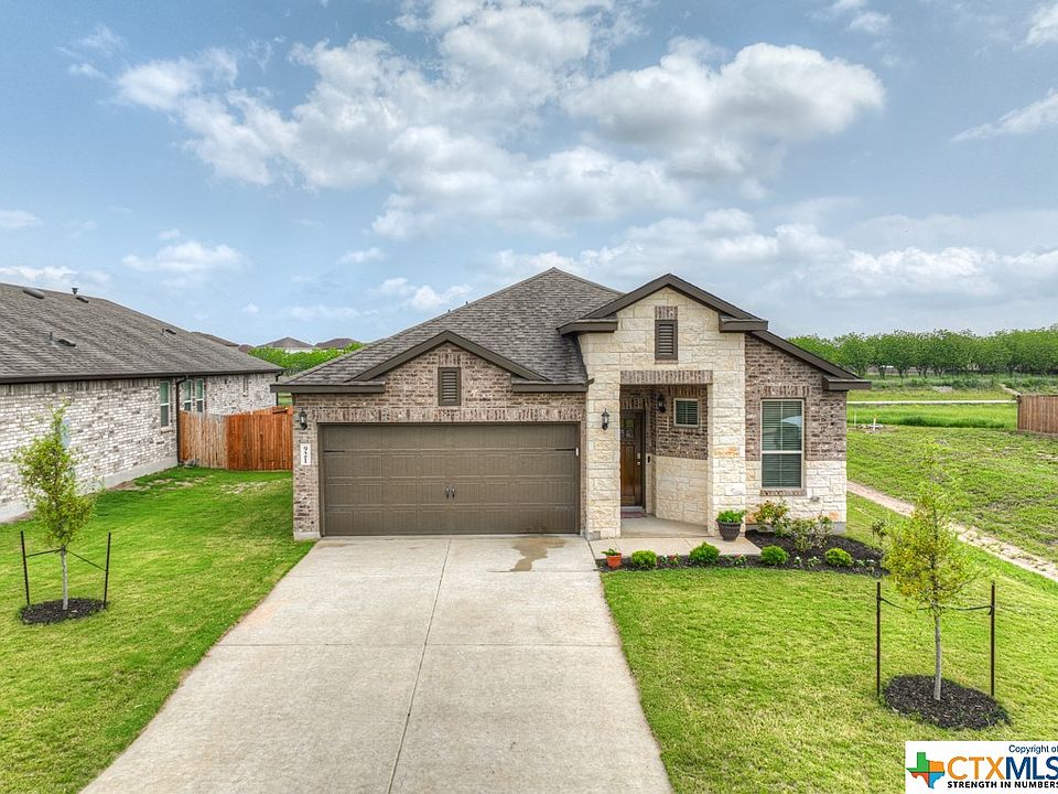 1st image of 921 Willowbrook