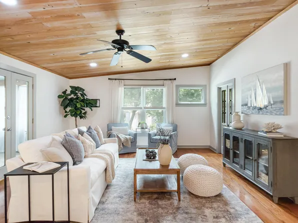 212 E Hudson Ave, Folly Beach, SC 29439