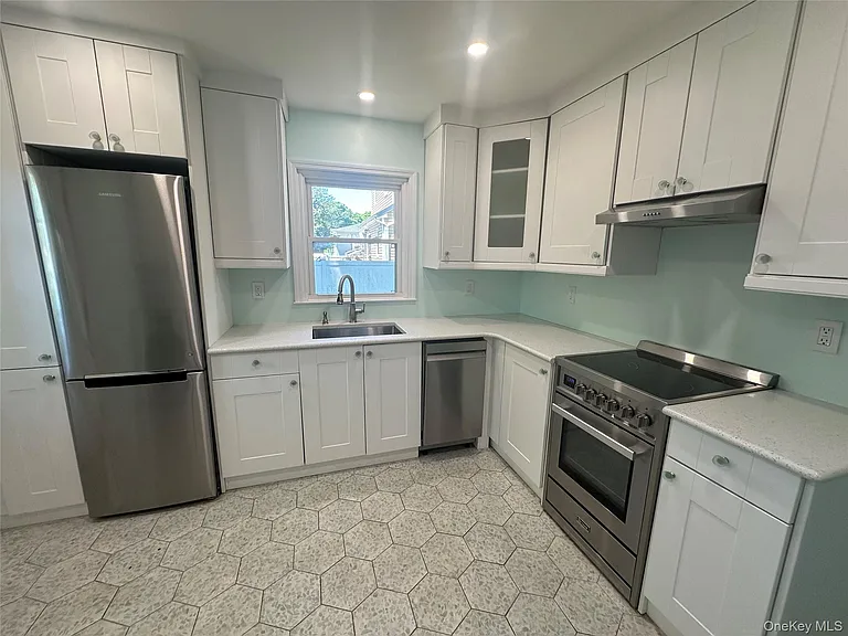 9 Bolton Dr — Photo 3