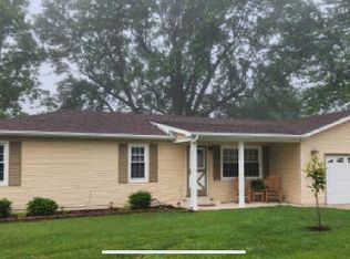 1915 Maple Tree Dr, Saint Peters, MO 63376