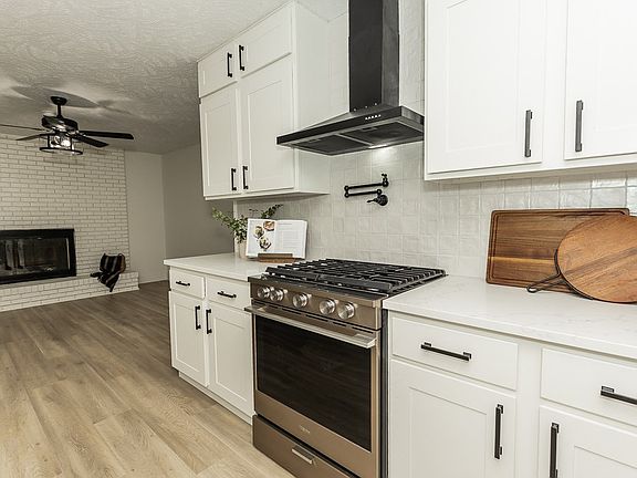3rd image of 2322 S Ohio St