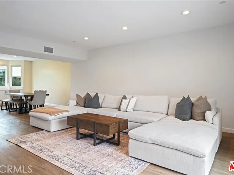 904 Warwick Ave — Photo 12