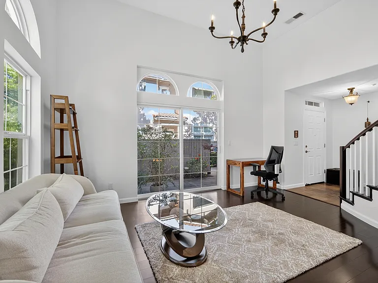 938 Visconti Pl — Photo 4