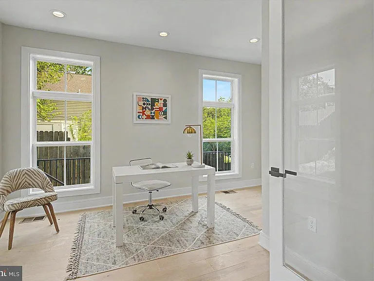 2902 Vista St NE — Photo 29