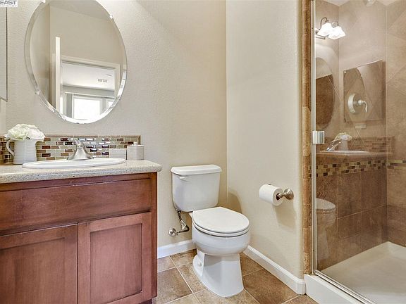 4th image of 22972 Amador St