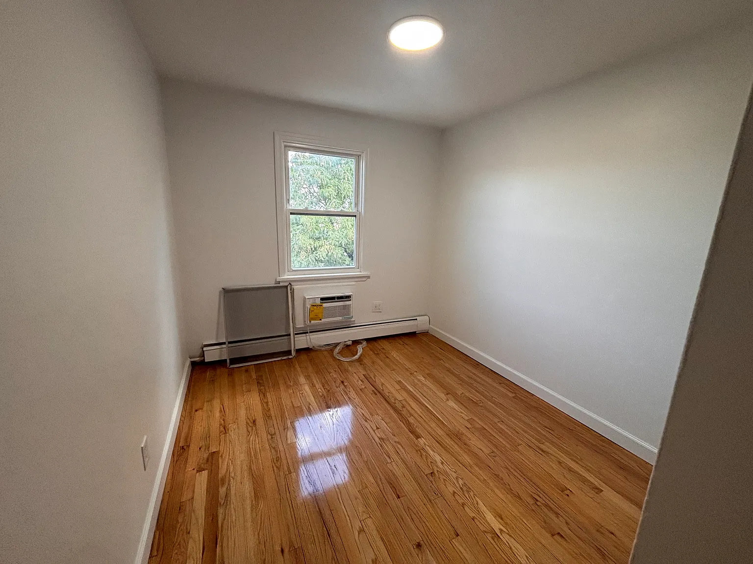 3 bed, 1200 sqft, $3,100 — Photo 2