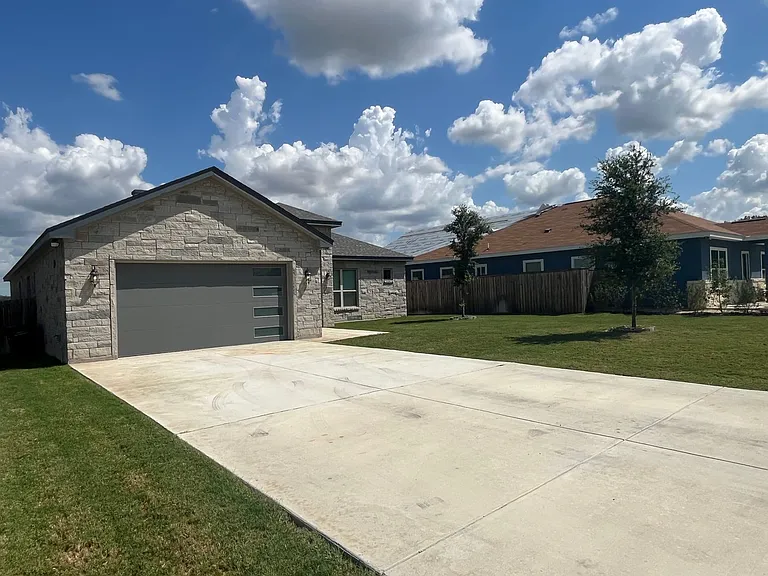 4815 Viewcrest Rd — Photo 2