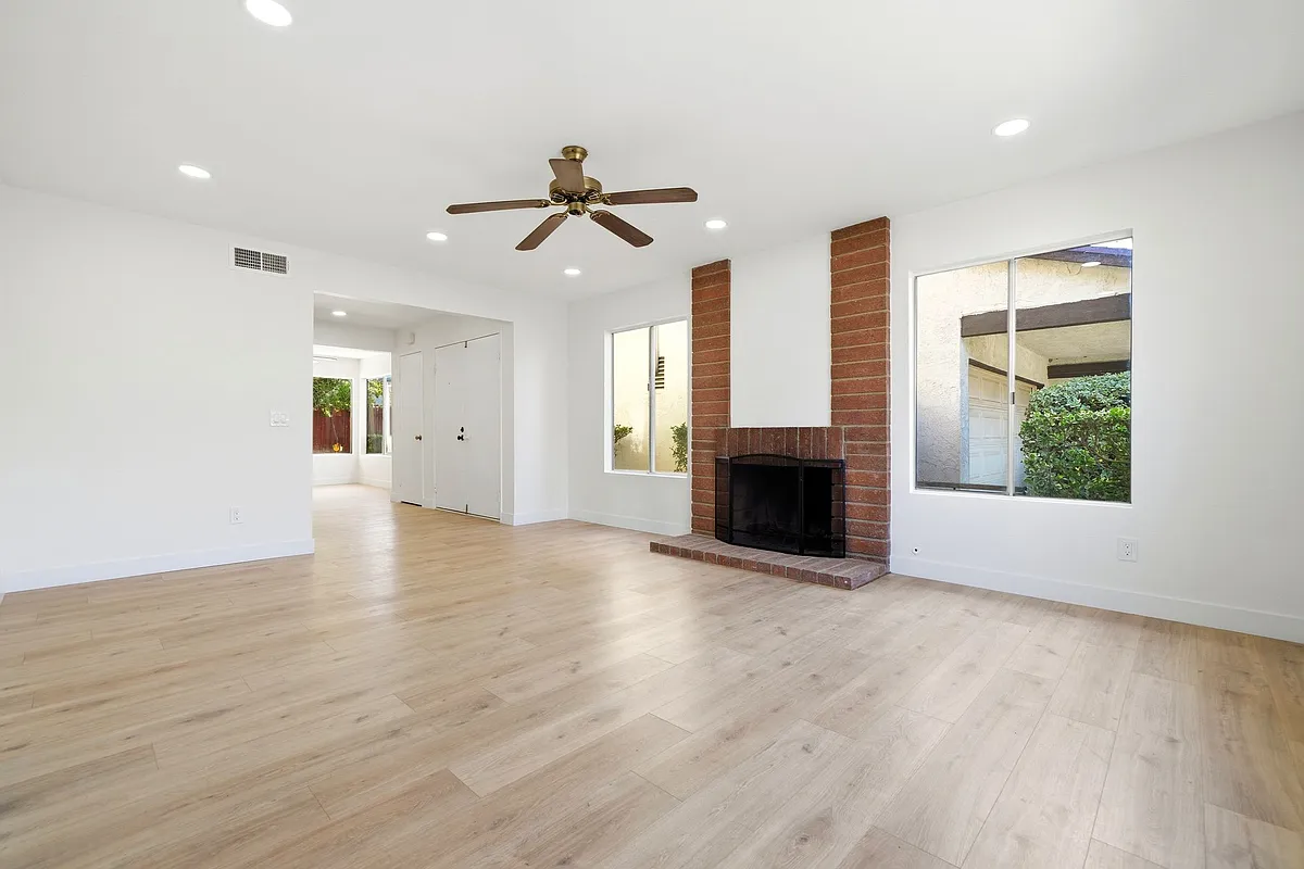 Building Photo - 22018 Cantara St