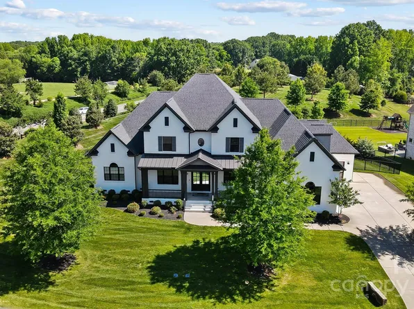 1005 Grand Oak Dr, Waxhaw, NC 28173