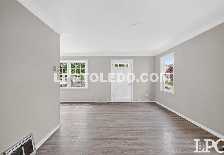 4406 Asbury Dr — Photo 6