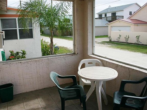 5th image of 833 E 24th Ave S #112