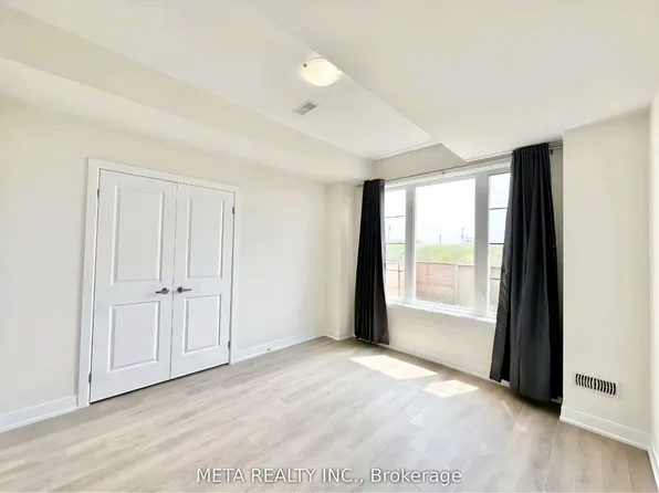 111 Vanier St, Whitby, ON L1R 0N3