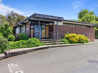 1225 W Main St, Medford, OR