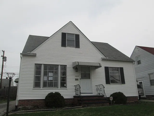 19297 Stafford Ave photo 1