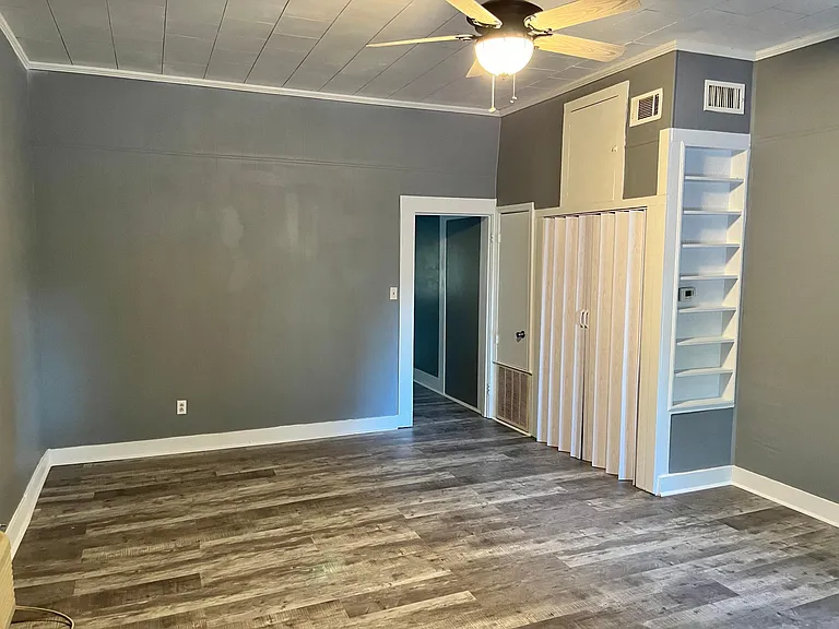 926 Davis St — Photo 2