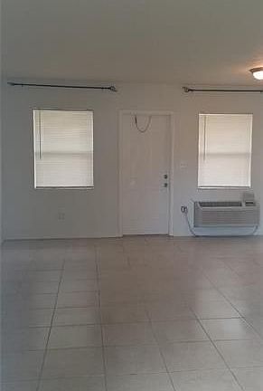 4th image of 1119 NE 15th St #5