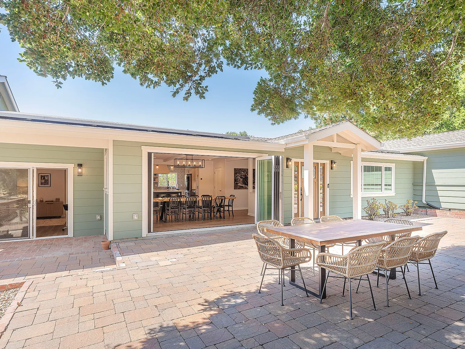 4 bed, 3.5 bath, 3434 sqft, $12,000 — Photo 3