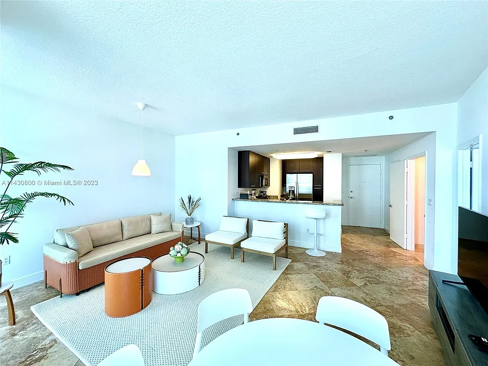 6515 Collins Ave #810