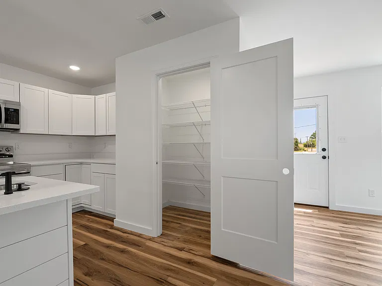 726 Belleaire Ave — Photo 9