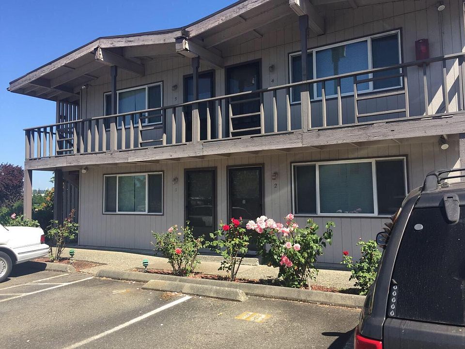 1st image of 422 E Bay Dr NE APT 18