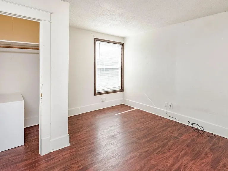 213 Waugh St — Photo 11
