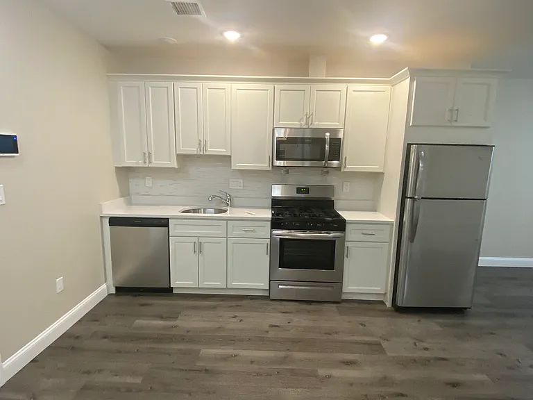 191 N Common St #202 — Photo 3