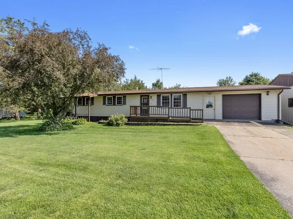 107 Spencer Ave, Fruitland, IA 52749