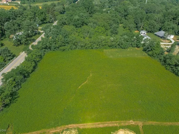 2245 State St NW, Uniontown, OH 44685