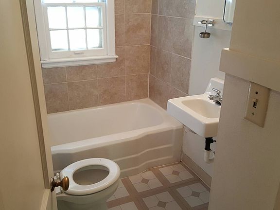 4th image of 2046 S Cotner Blvd