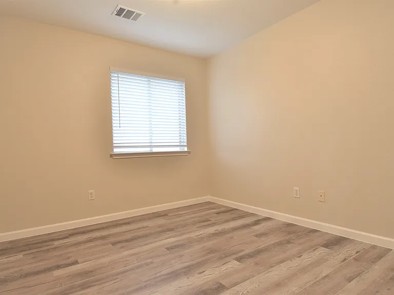 15530 Sarahs Creek Dr — Photo 12