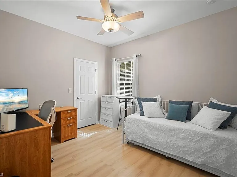 23520 Alamanda Dr #202 — Photo 27