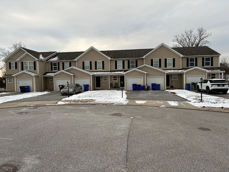 1745 Matthew Dr — Photo 3